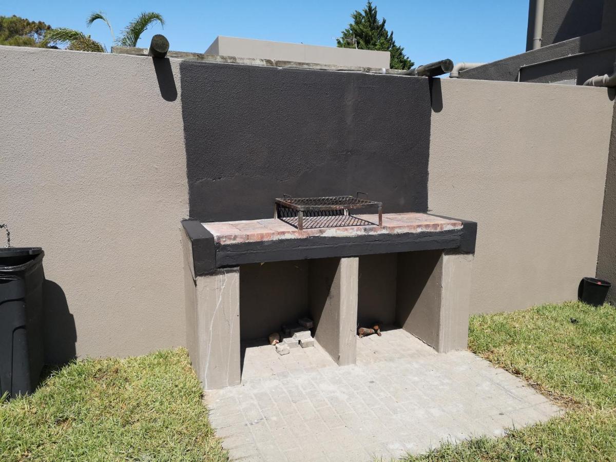 Smithland Guest Apartments Cape Town Bellville Exterior foto